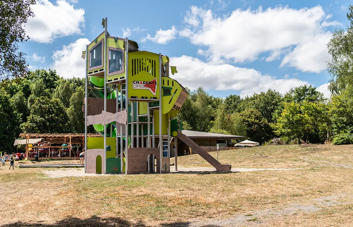 11 - Camping des Lacs - Aire de jeux