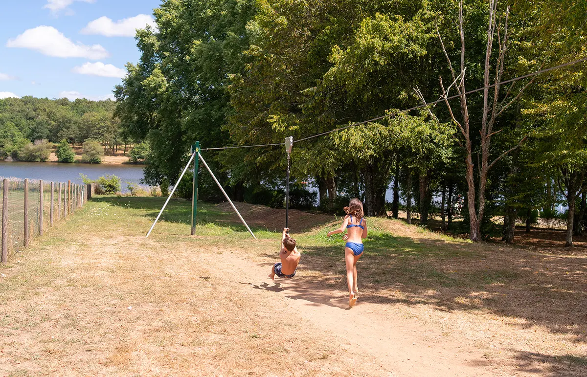 14 - Camping des Lacs - Aire de jeux