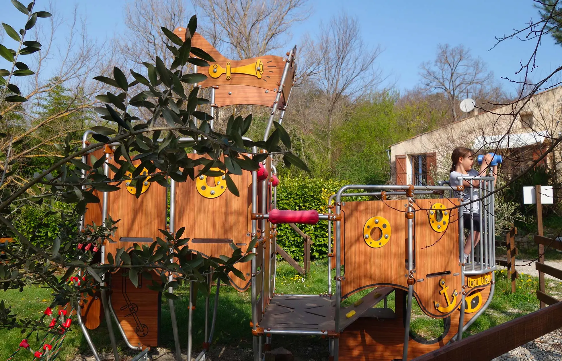 10 - Camping La Beaume - Aire de jeux