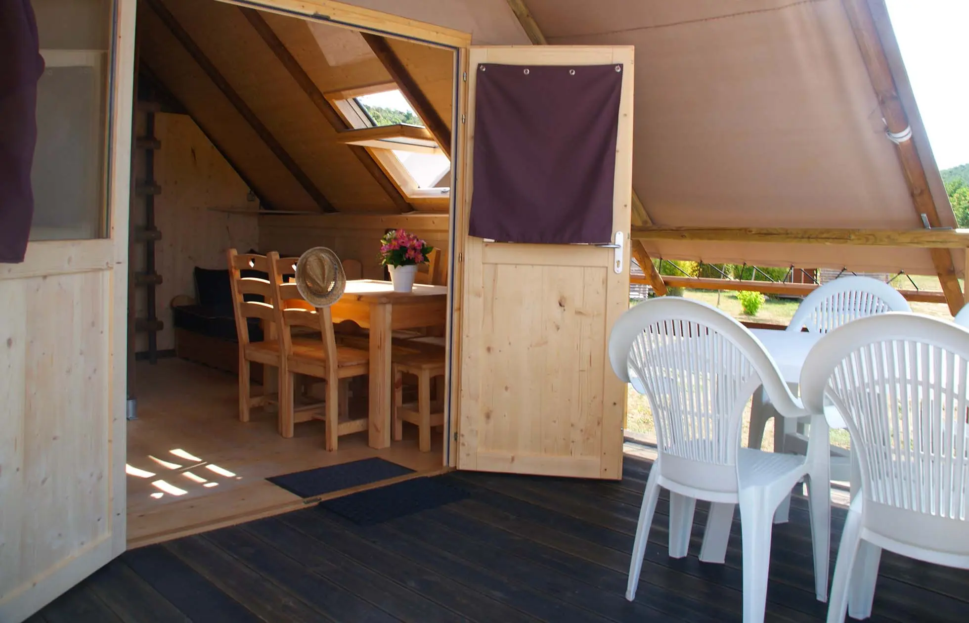 14 - Camping La Beaume - Hébergement
