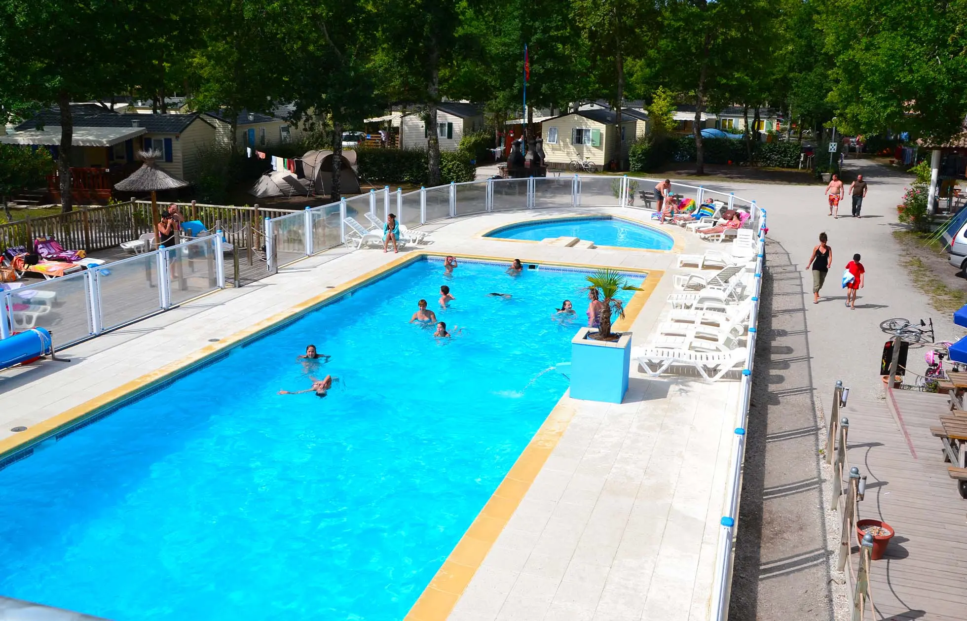 10 - Camping La Canadienne - Piscine