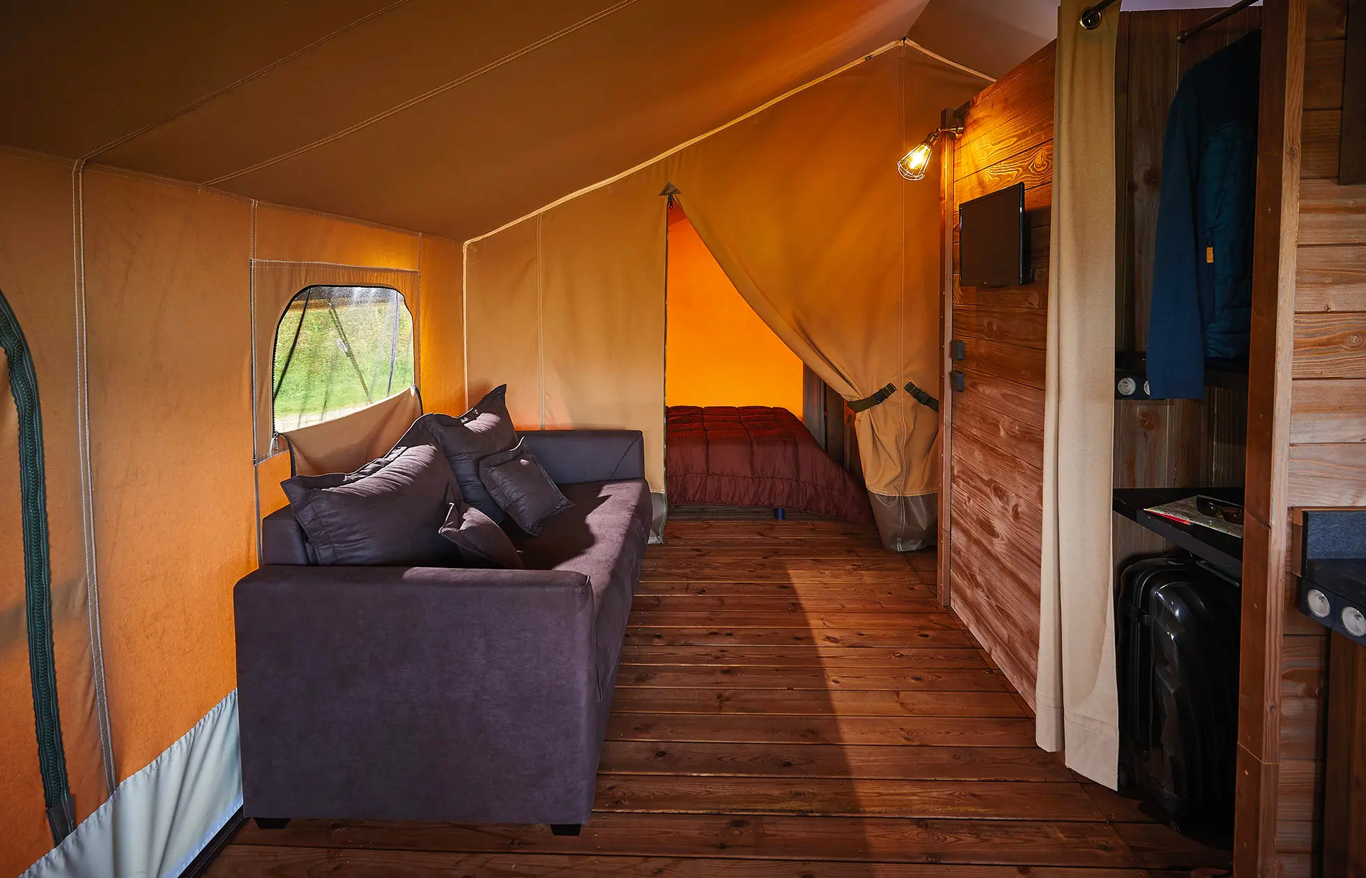 21 - Camping La Rivière - Hébergement