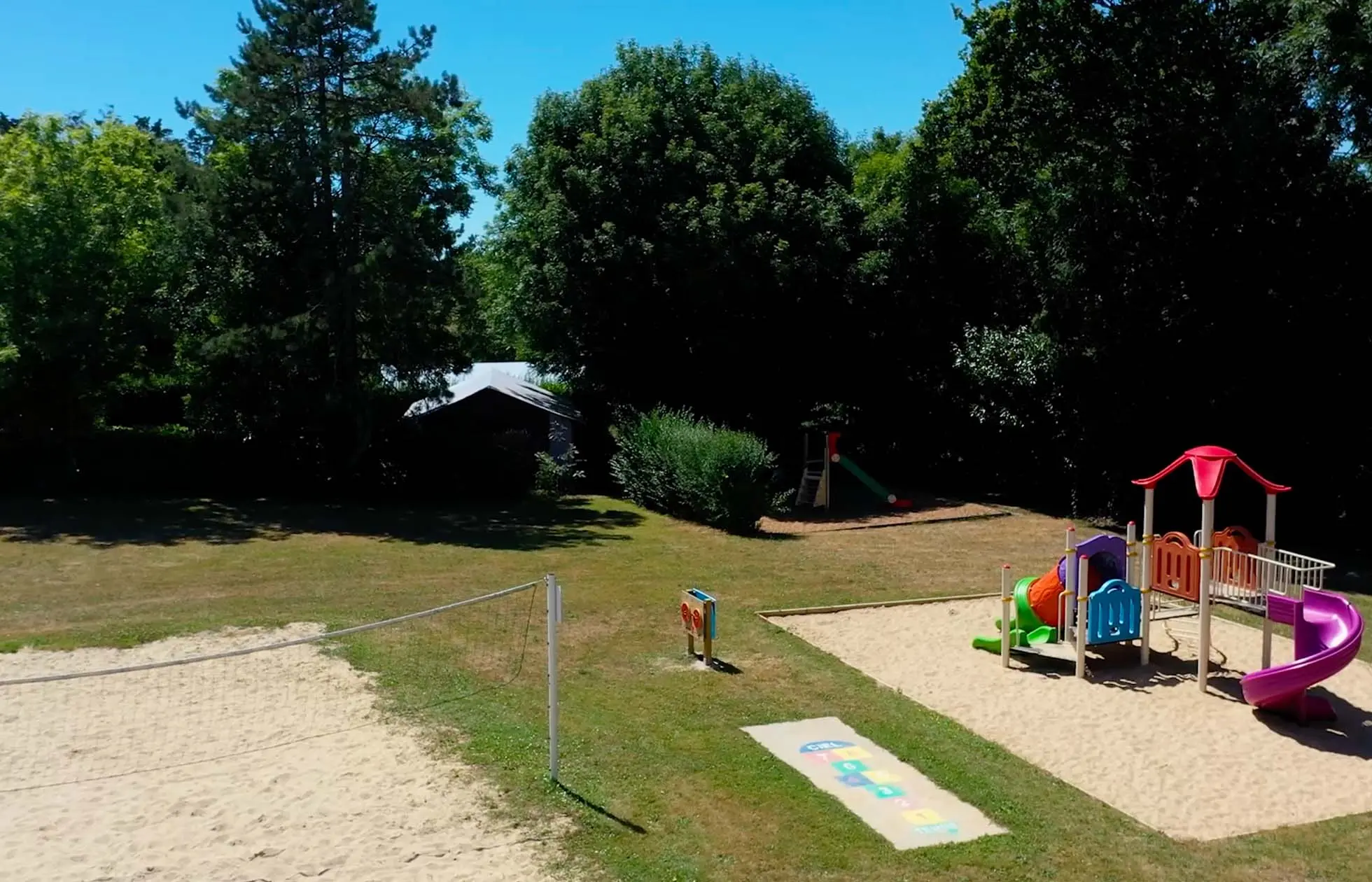 08 - Camping Le Kergariou - Aire de jeux