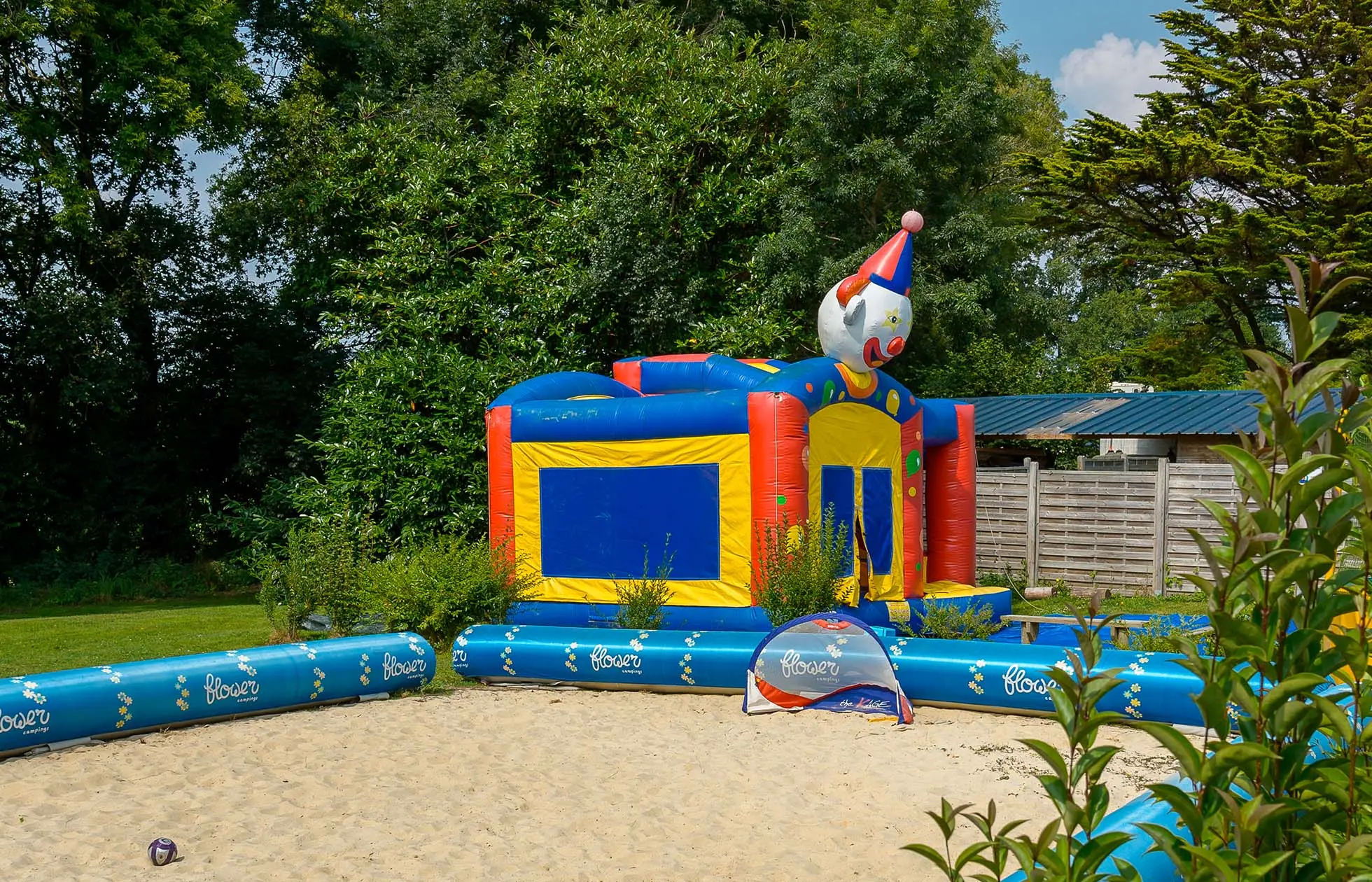 10 - Camping Le Kergariou - Aire de jeux