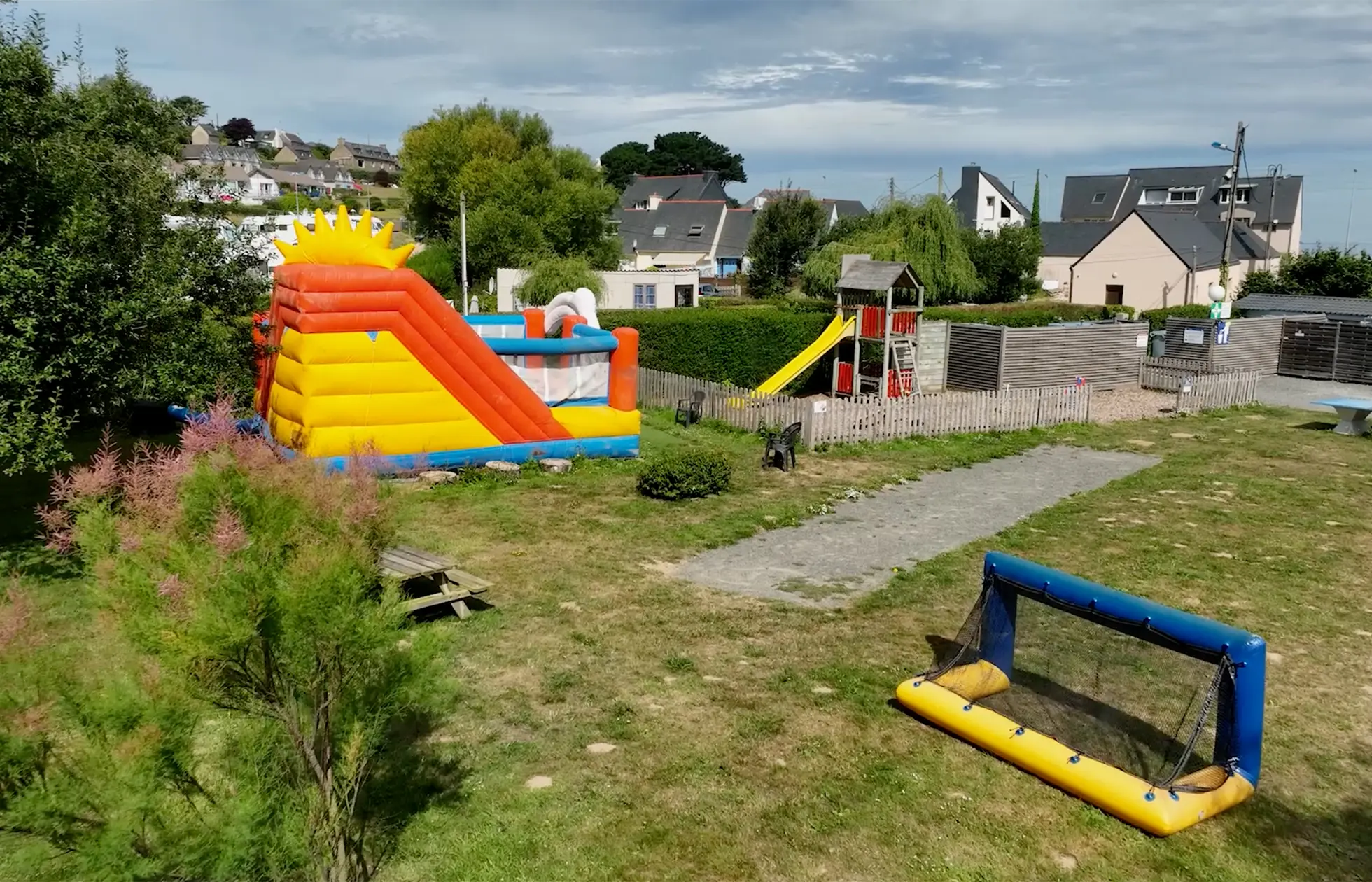 Camping Le Mât - Aire de jeux 1