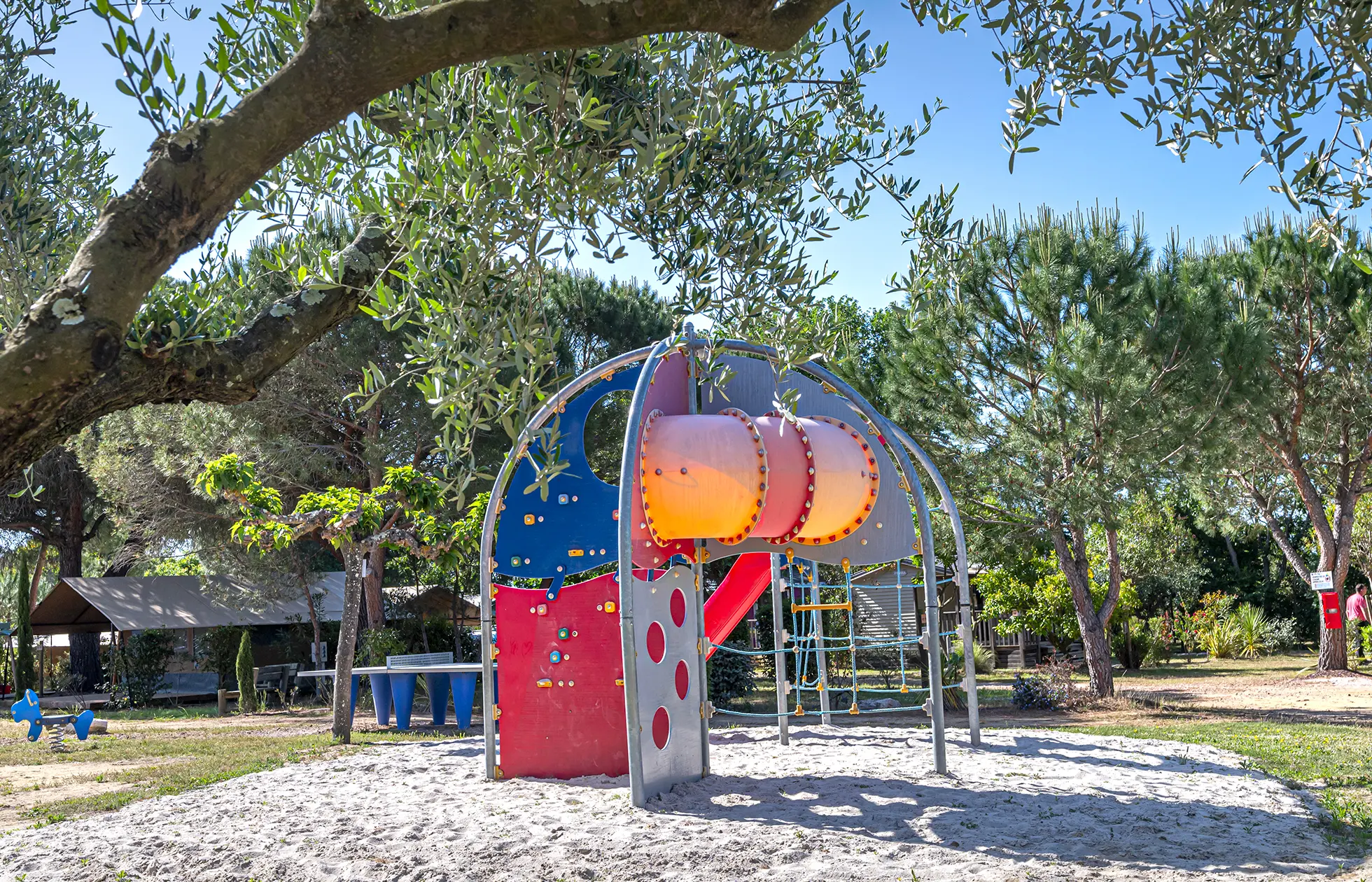 11 - Camping Le Mas de Mourgues - Aire de jeux