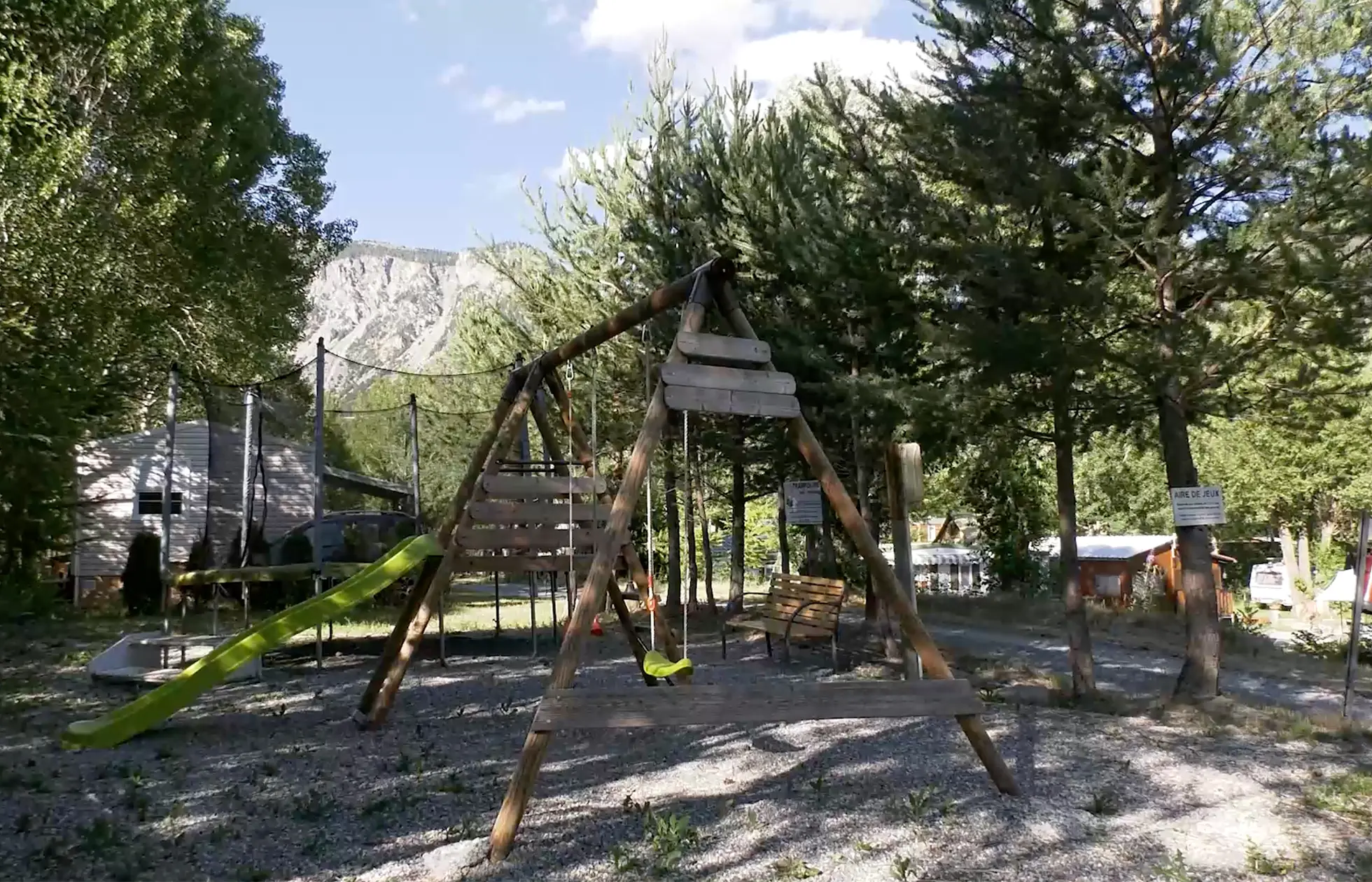 Camping Le Montana - Aire de jeux 1