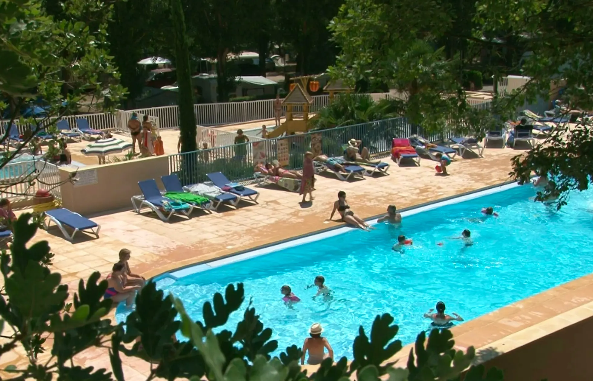 05 - Camping Le Peyrelade - Piscine