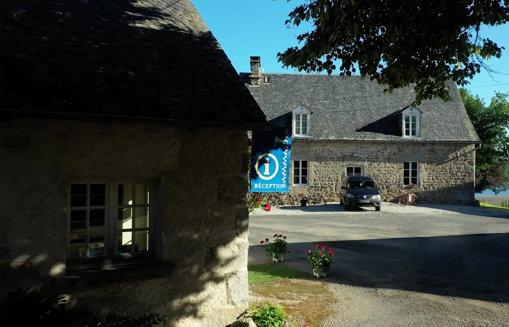 20 - Camping Le Port de Neuvic - Service