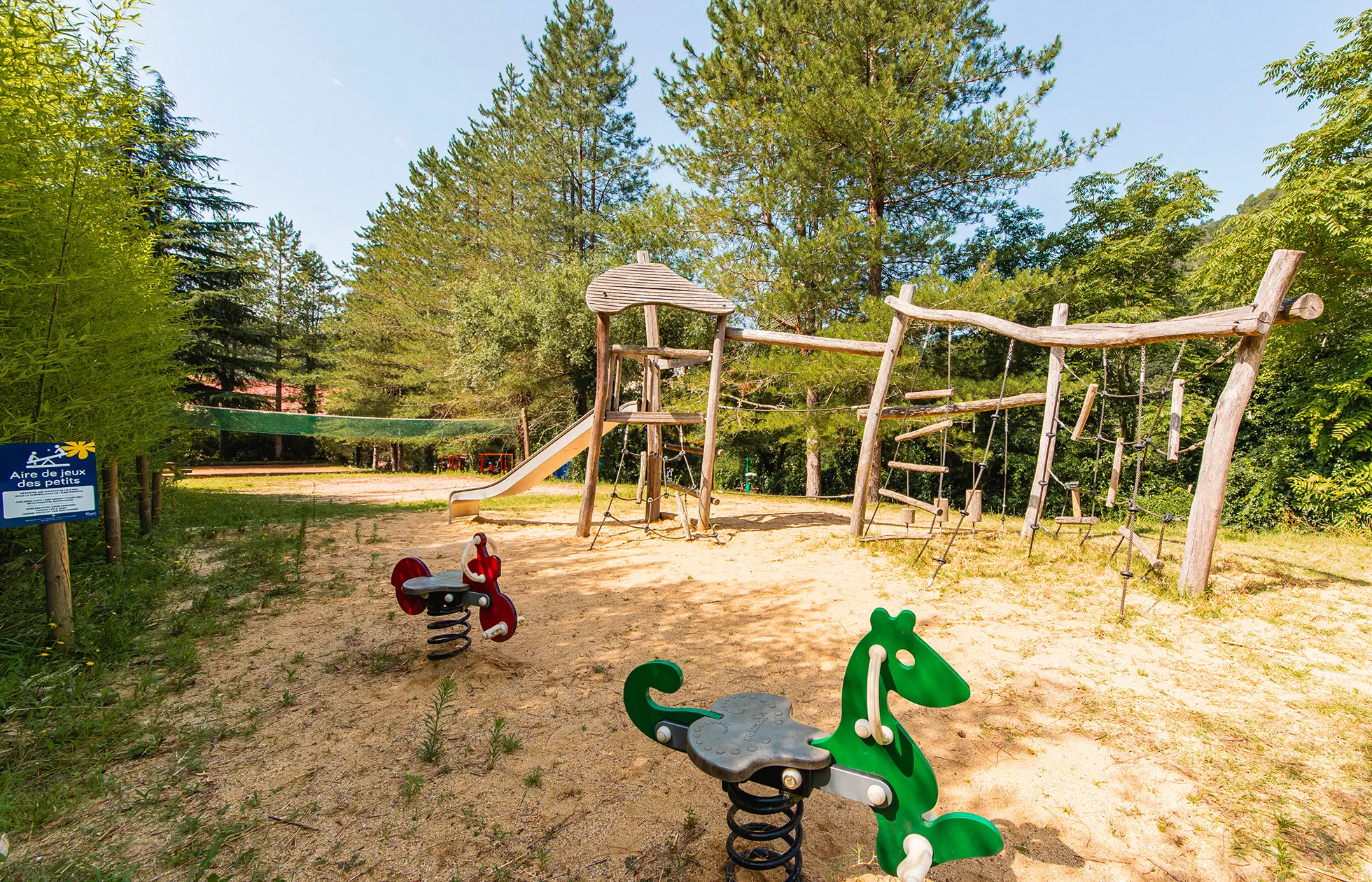 18 - Camping Mas de Champel - Aire de jeux