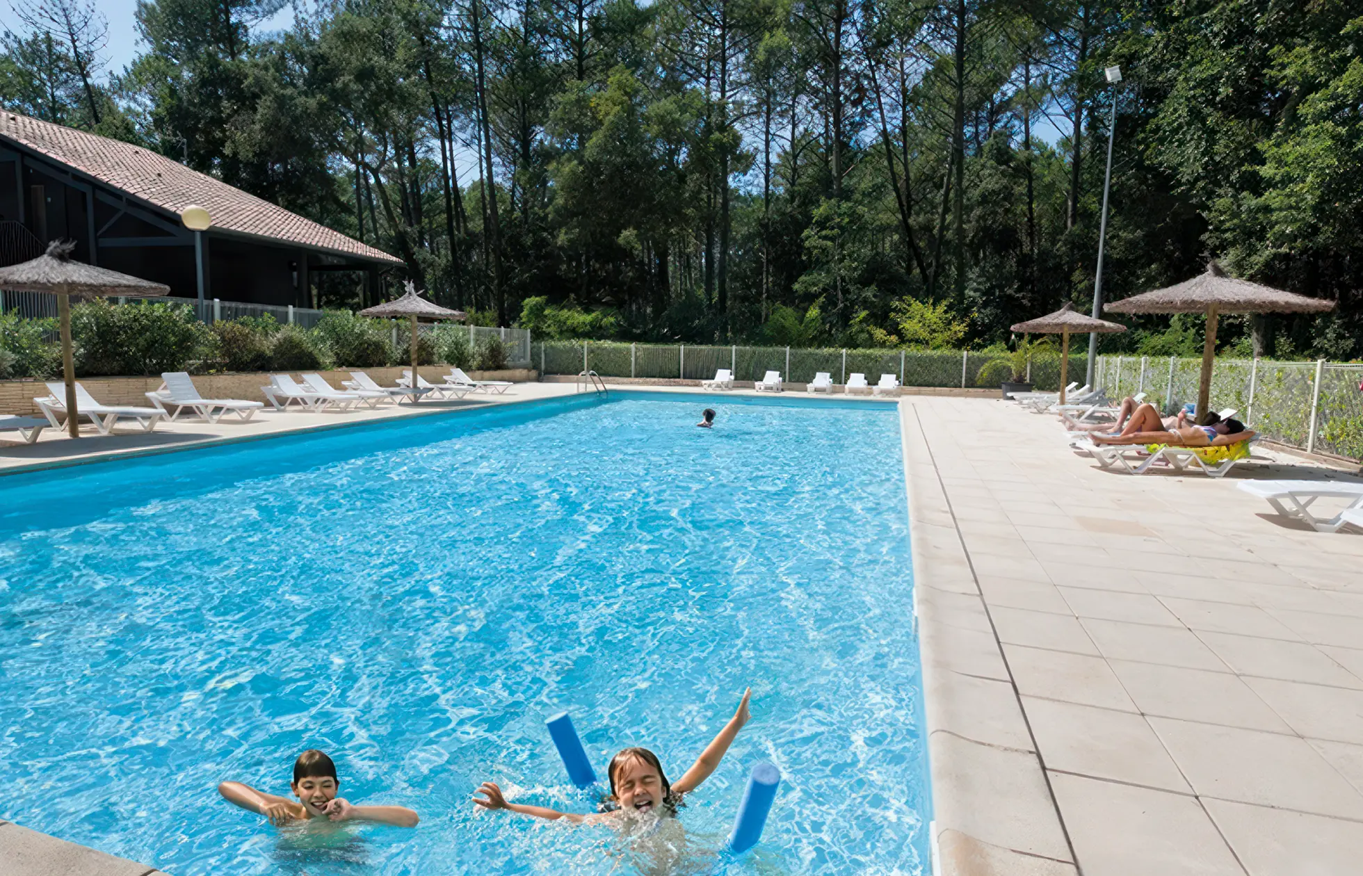 04 - Camping Les 2 Étangs - Piscine