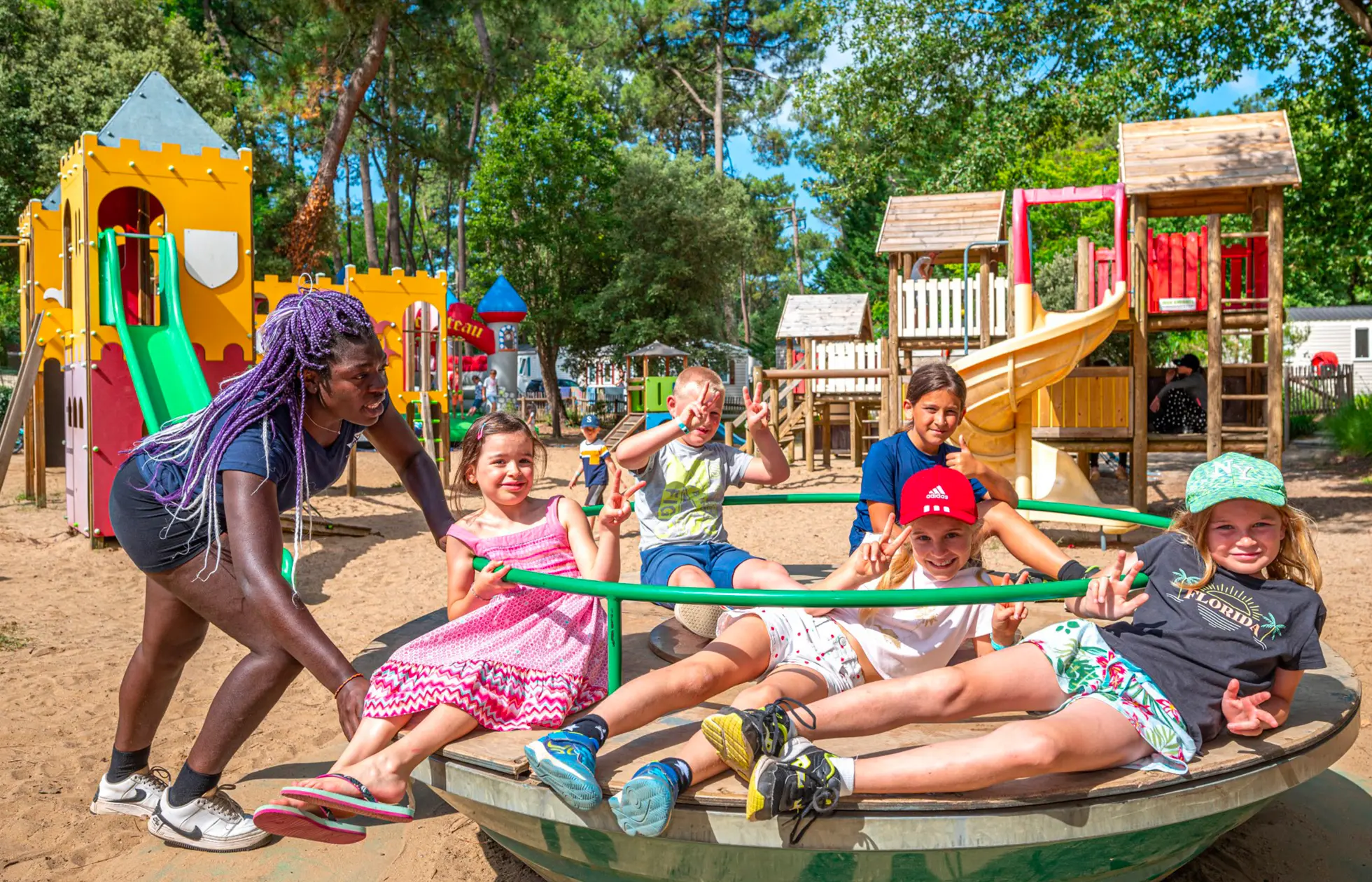 15 - Camping Les Biches - Aire de jeux