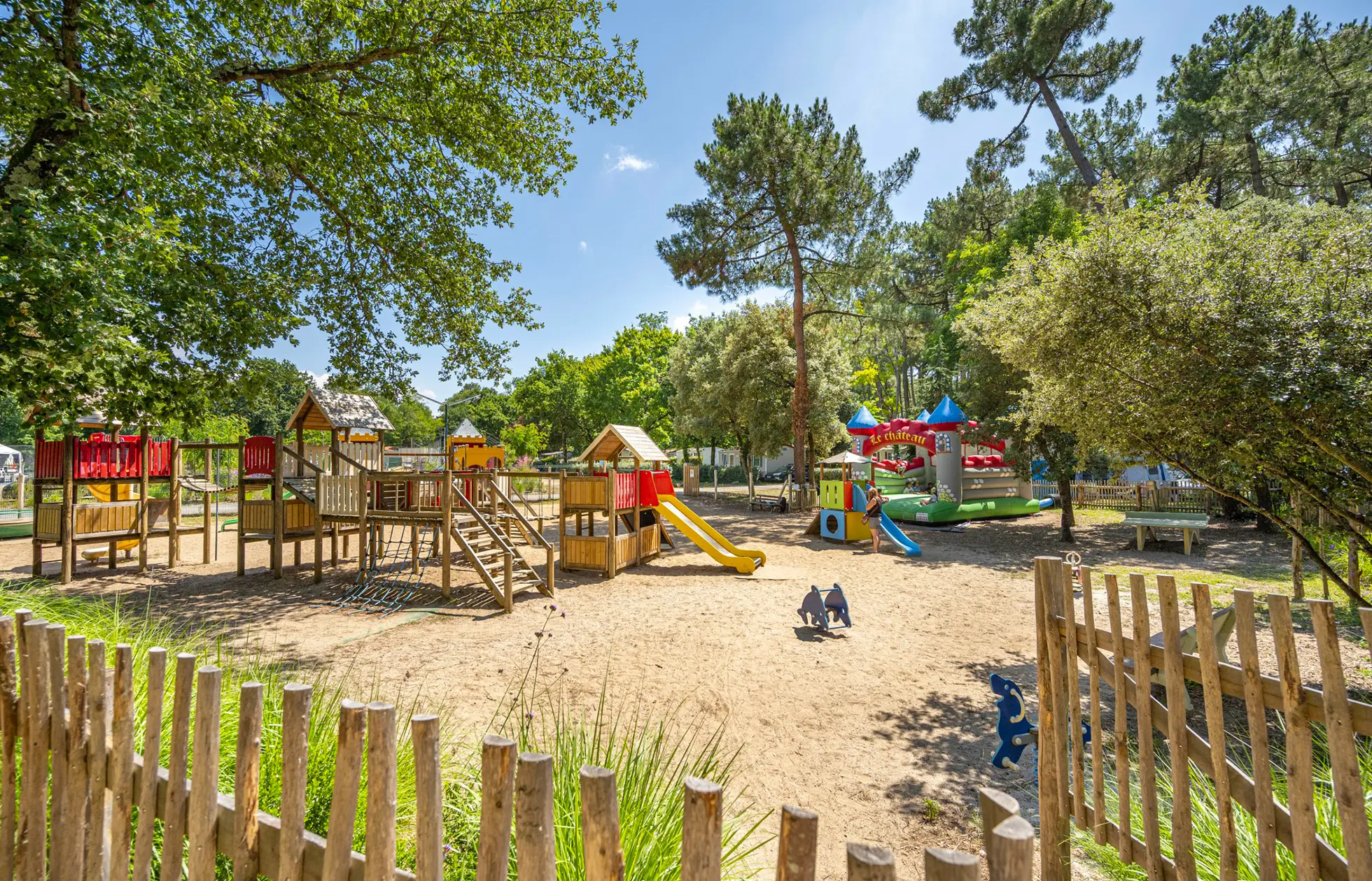 17 - Camping Les Biches - Aire de jeux