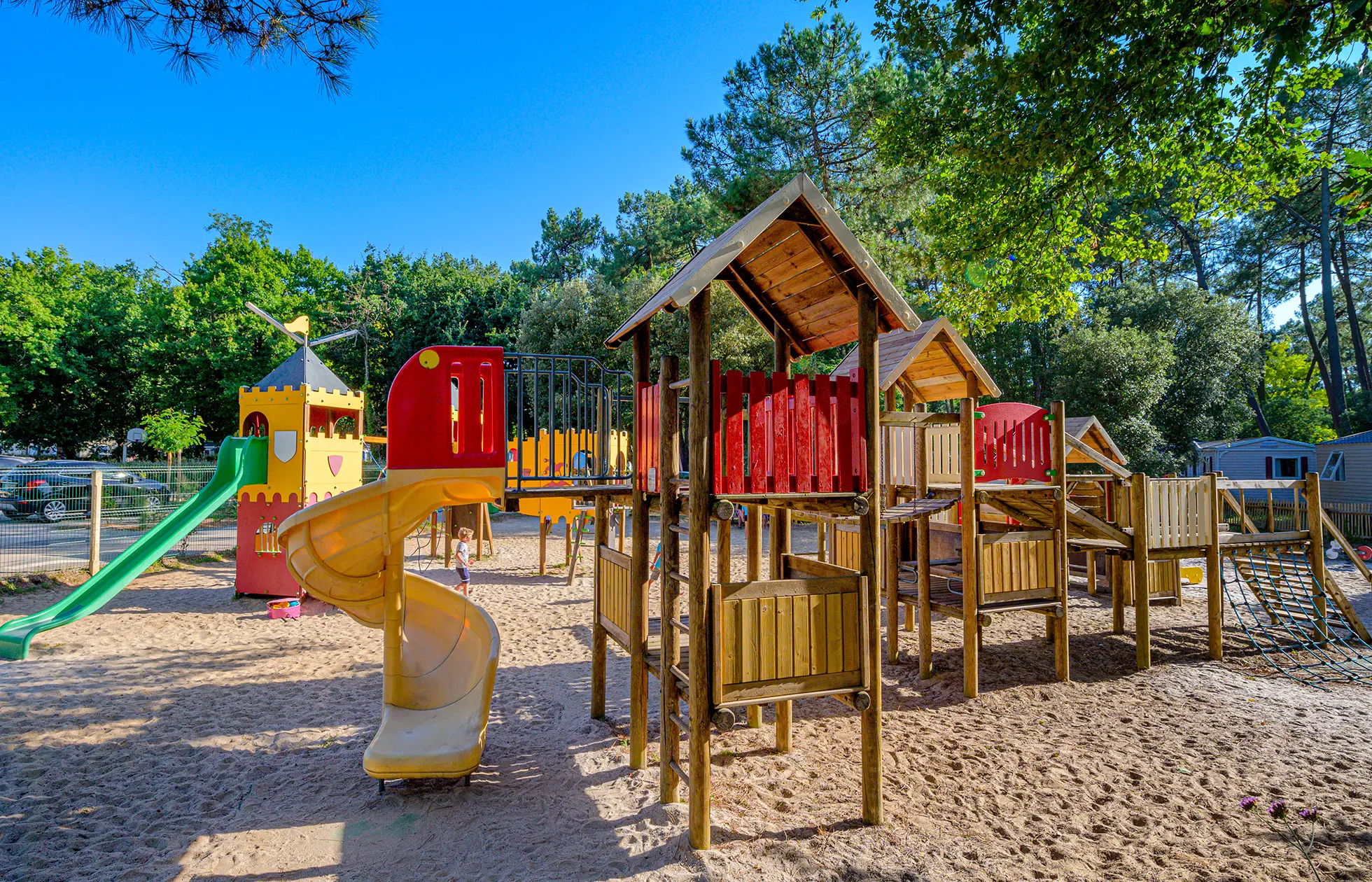 18 - Camping Les Biches - Aire de jeux