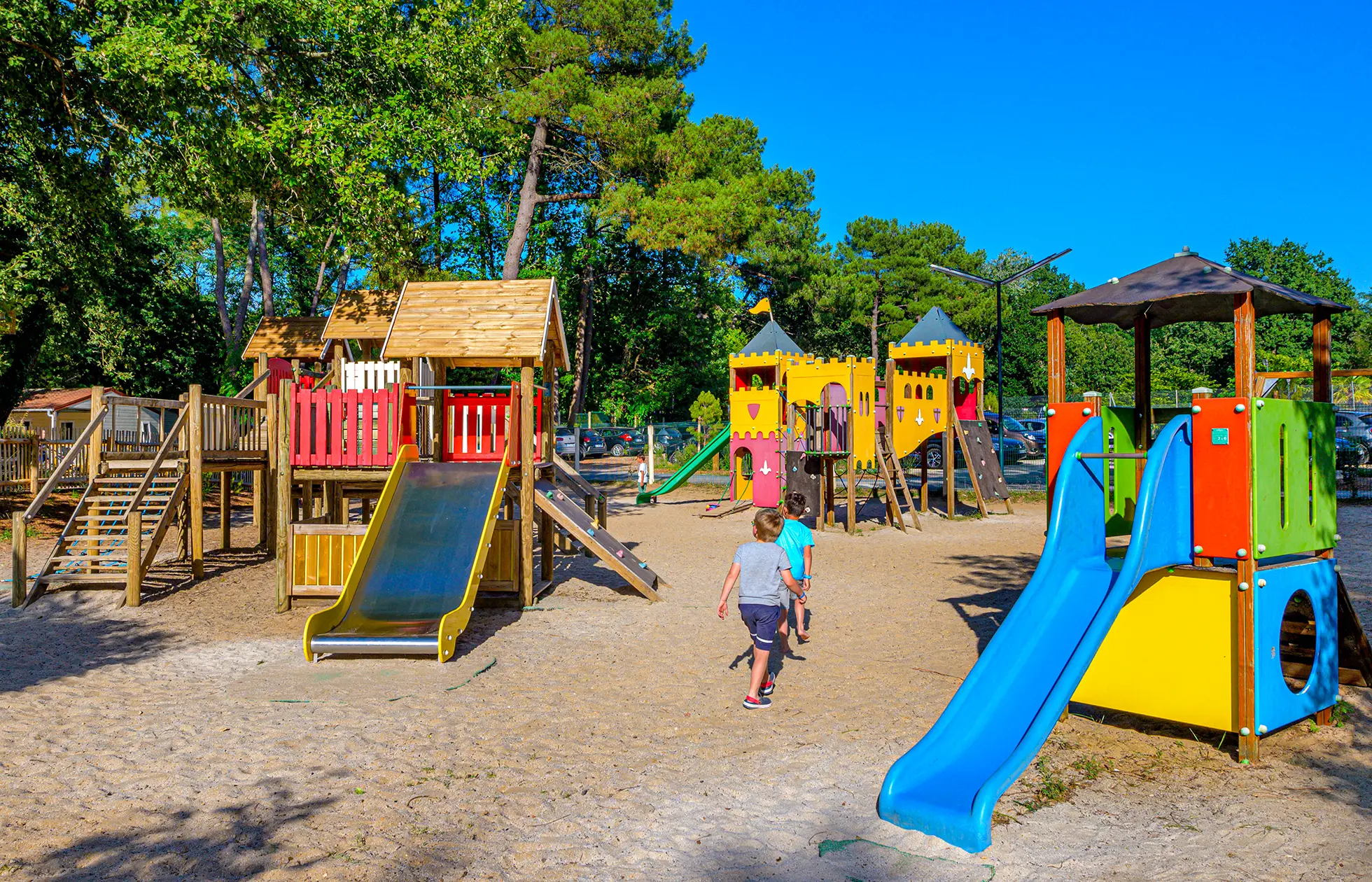 19 - Camping Les Biches - Aire de jeux