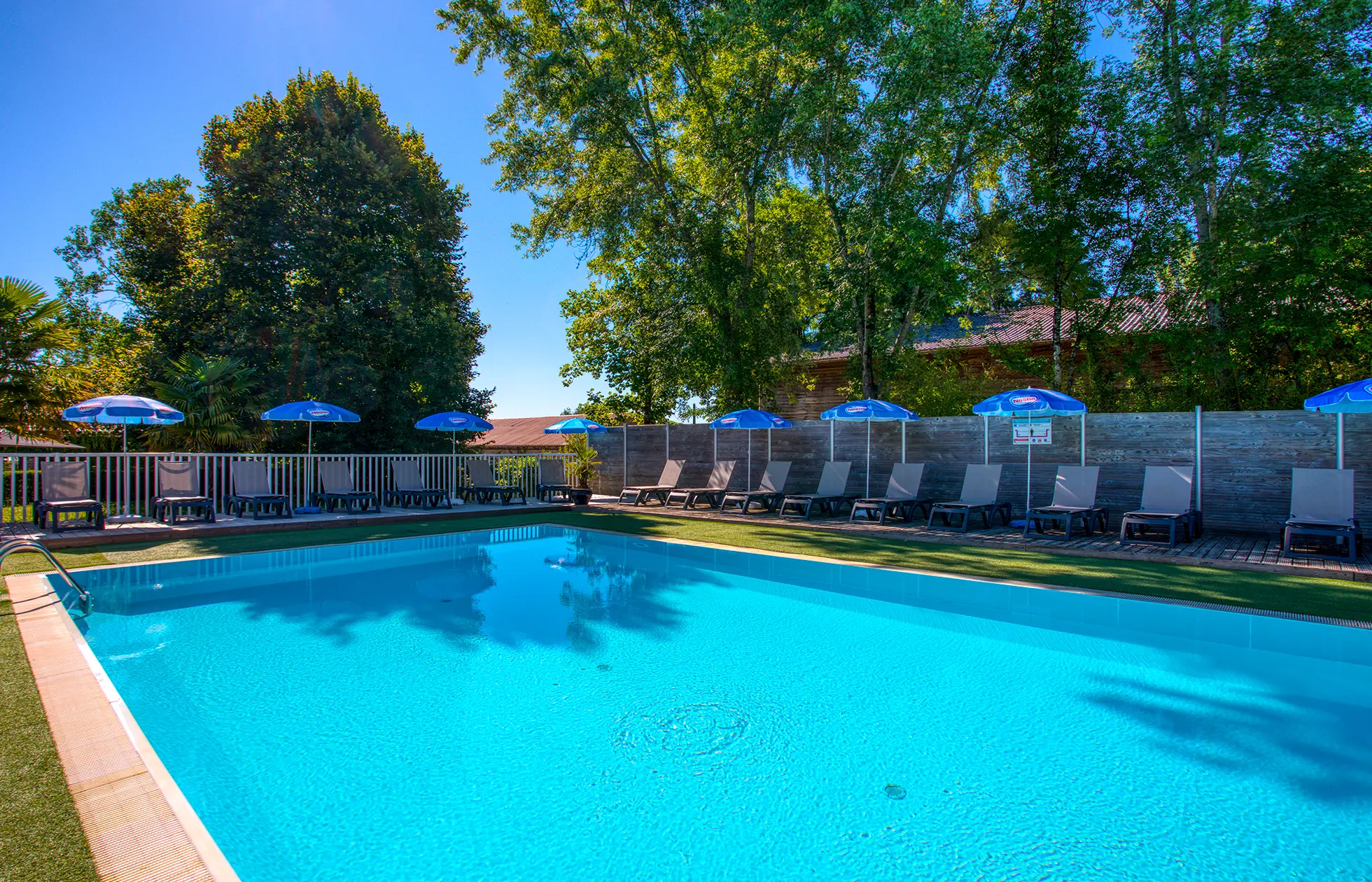 06 - Camping Les Nauves - Piscine