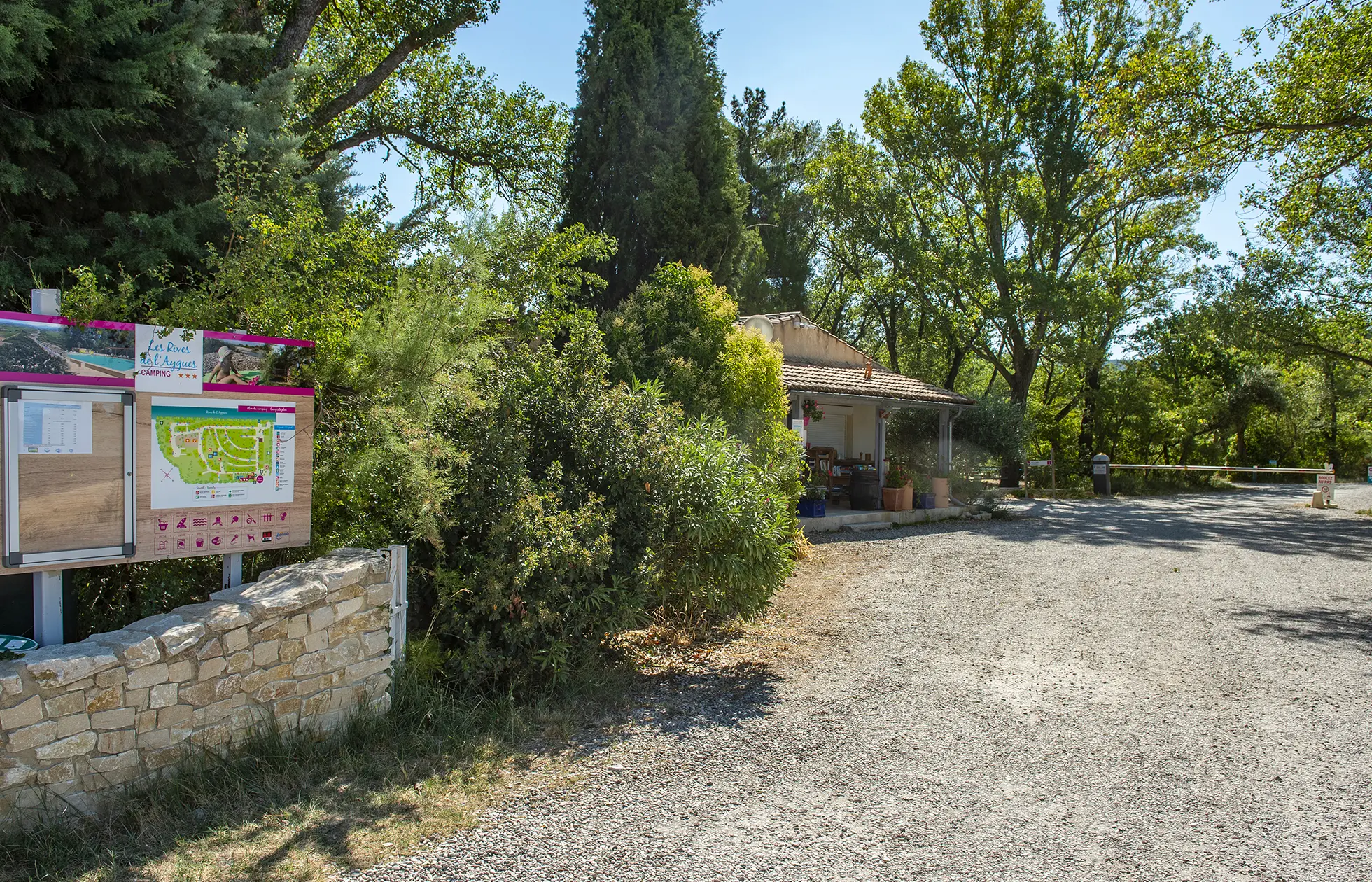 Camping Les Rives de l'Aygues - Situation 1